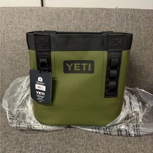 YETI Camino Carryall  20 Green and Black Bag